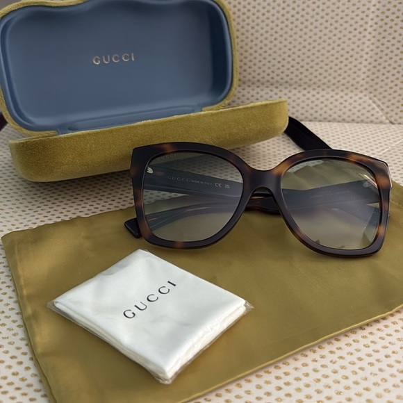 ⚡️Gucci Women's Tortoise Sunglasses includes hard & soft case..cloth. (N… - Picture 1 of 10